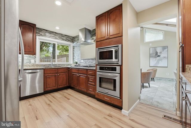 314 SUGARLAND RUN DR, Sterling, VA 20164