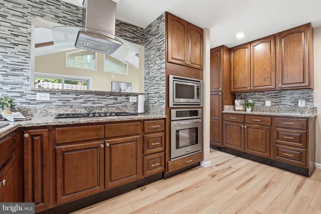 314 SUGARLAND RUN DR, Sterling, VA 20164