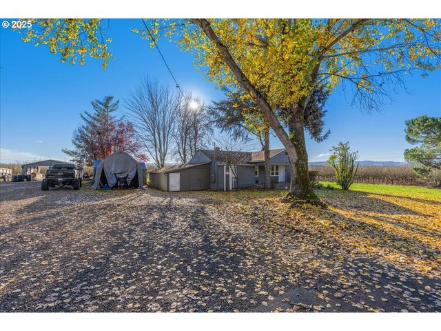 26050 Sw FARMINGTON Rd, Hillsboro, OR 97123