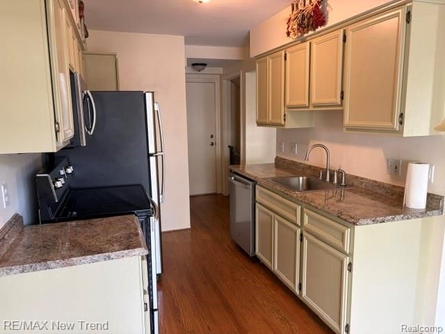 1412 Hidden Meadows Drive B, Walled Lake, MI 48390