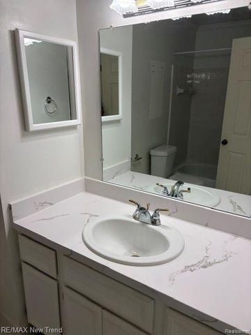 1412 Hidden Meadows Drive B, Walled Lake, MI 48390