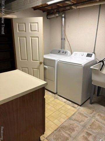 1412 Hidden Meadows Drive B, Walled Lake, MI 48390