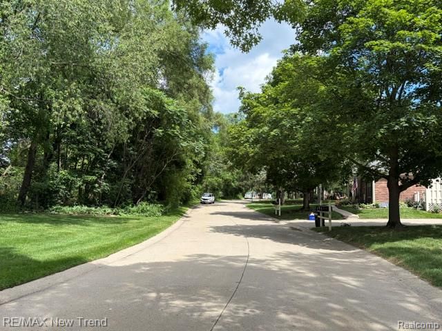 1412 Hidden Meadows Drive B, Walled Lake, MI 48390