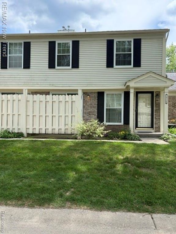 1412 Hidden Meadows Drive B, Walled Lake, MI 48390