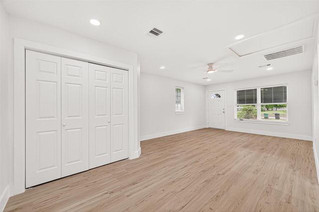 6615 W Montgomery Road, Houston, TX 77091