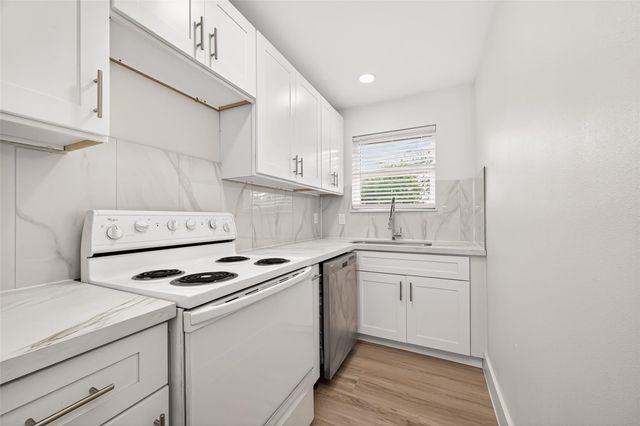 6615 W Montgomery Road, Houston, TX 77091