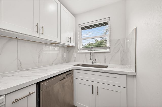 6615 W Montgomery Road, Houston, TX 77091