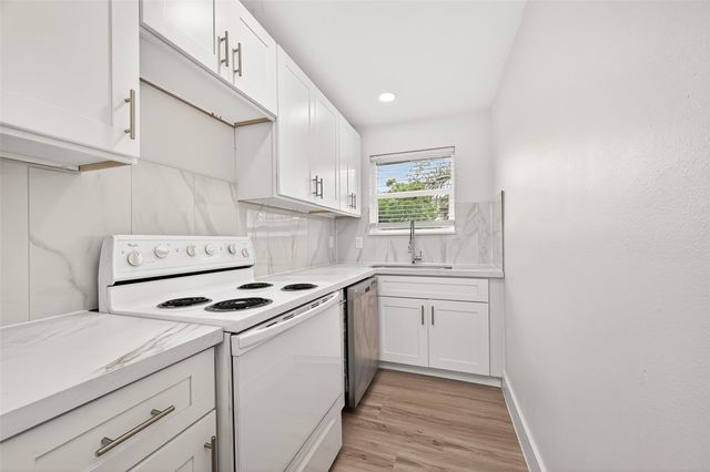 6615 W Montgomery Road, Houston, TX 77091