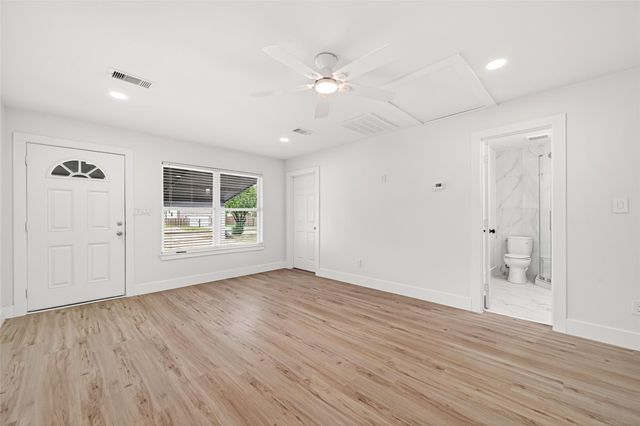 6615 W Montgomery Road, Houston, TX 77091