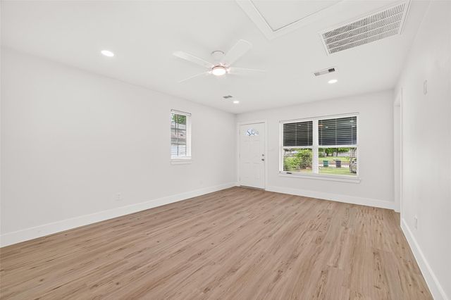 6615 W Montgomery Road, Houston, TX 77091