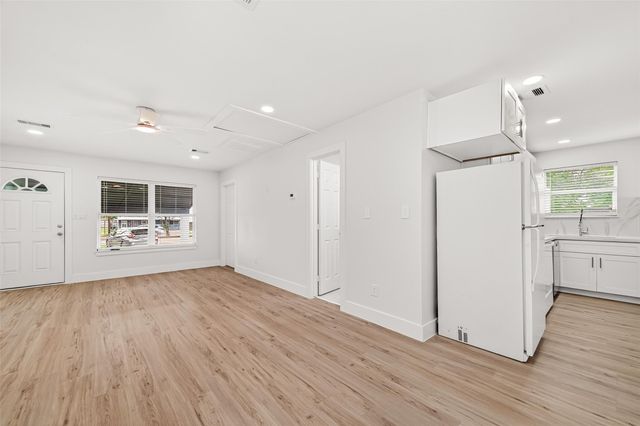 6615 W Montgomery Road, Houston, TX 77091