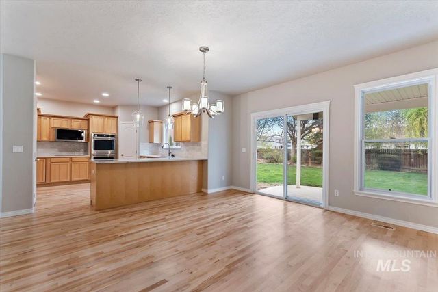 3077 S Grimes Creek Ave, Meridian, ID 83642