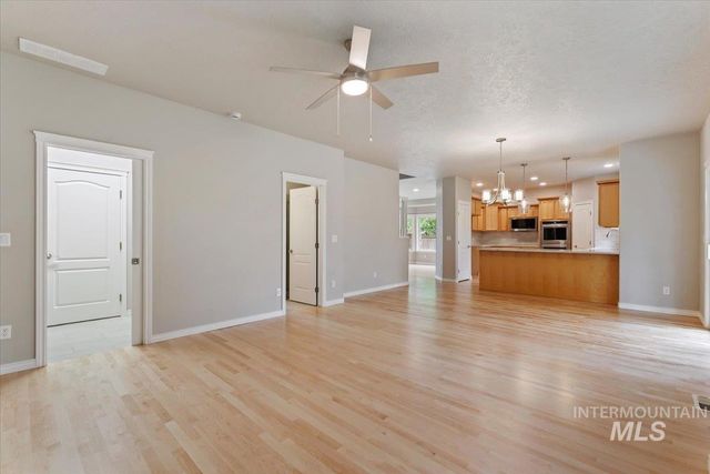 3077 S Grimes Creek Ave, Meridian, ID 83642