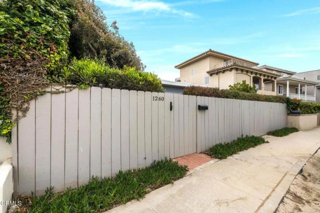 1260 Marthas Vineyard Court, Ventura, CA 93001