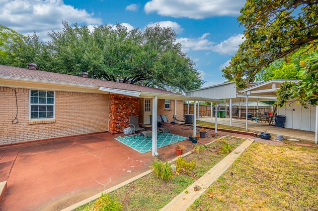 928 Dee Lane, Bedford, TX 76022