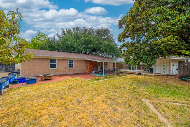 928 Dee Lane, Bedford, TX 76022
