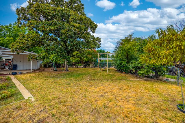 928 Dee Lane, Bedford, TX 76022