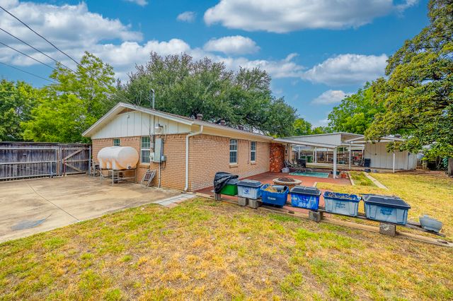 928 Dee Lane, Bedford, TX 76022