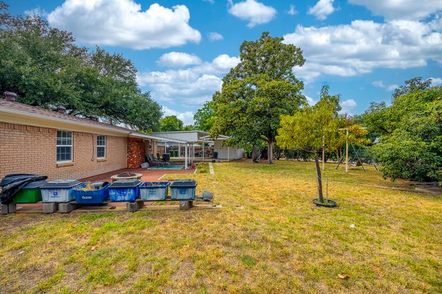 928 Dee Lane, Bedford, TX 76022