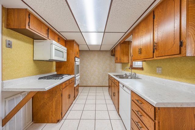 928 Dee Lane, Bedford, TX 76022