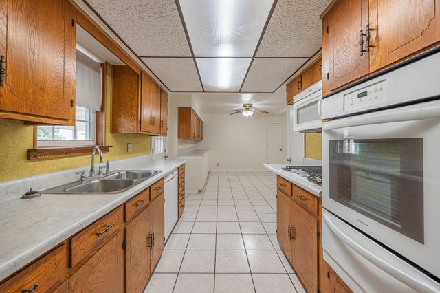 928 Dee Lane, Bedford, TX 76022