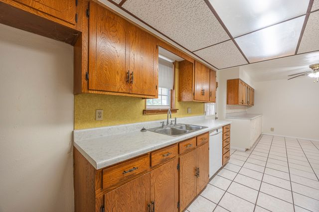 928 Dee Lane, Bedford, TX 76022