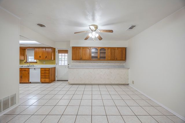 928 Dee Lane, Bedford, TX 76022