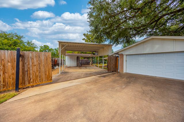 928 Dee Lane, Bedford, TX 76022
