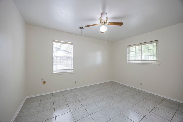 928 Dee Lane, Bedford, TX 76022
