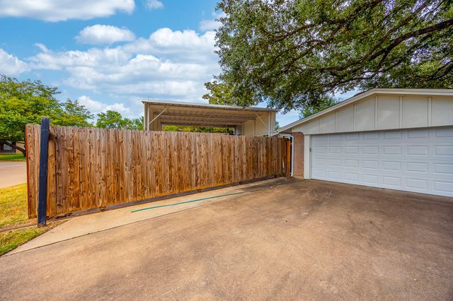 928 Dee Lane, Bedford, TX 76022