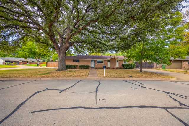 928 Dee Lane, Bedford, TX 76022