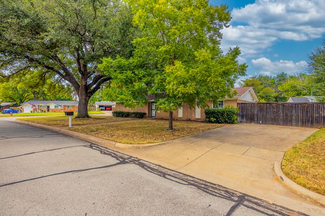 928 Dee Lane, Bedford, TX 76022