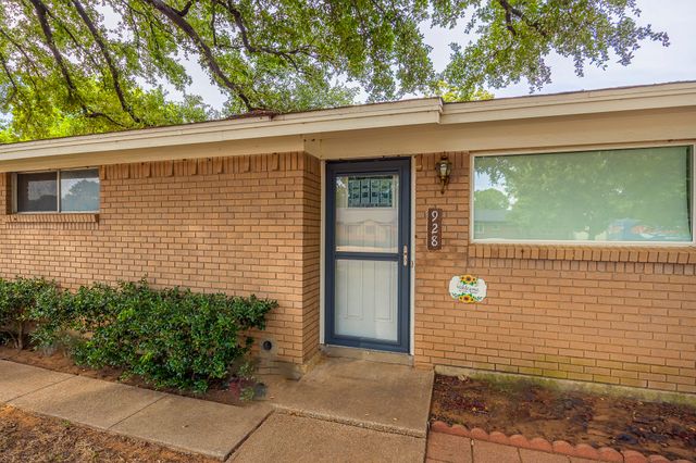 928 Dee Lane, Bedford, TX 76022