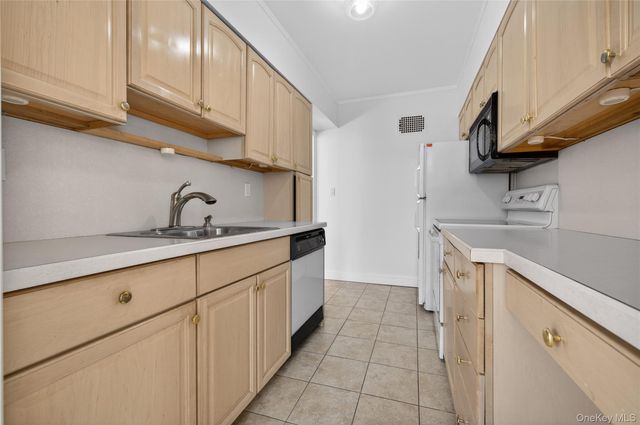 366 Stewart Avenue B1, Garden City, NY 11530