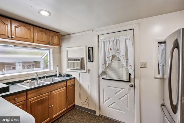 513 EGGERTS CROSSING RD, Trenton, NJ 08638