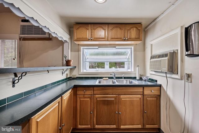 513 EGGERTS CROSSING RD, Trenton, NJ 08638