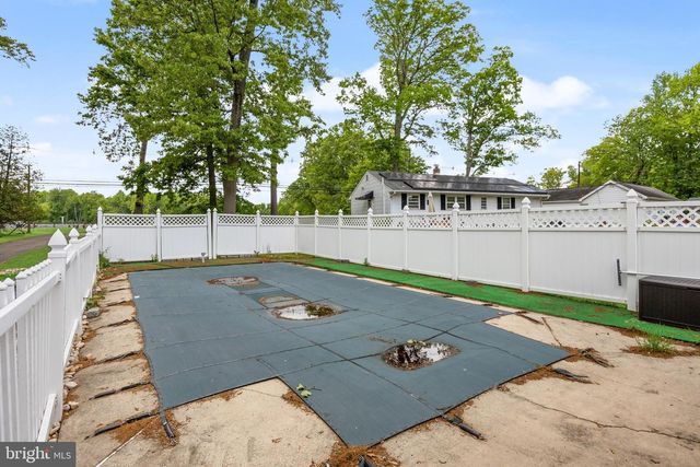 513 EGGERTS CROSSING RD, Trenton, NJ 08638