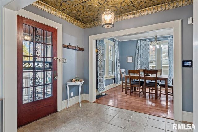 909 S WALNUT Street, Springfield, IL 62704