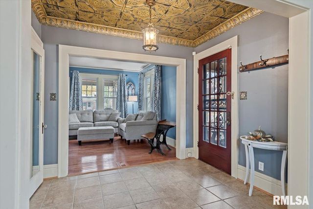 909 S WALNUT Street, Springfield, IL 62704