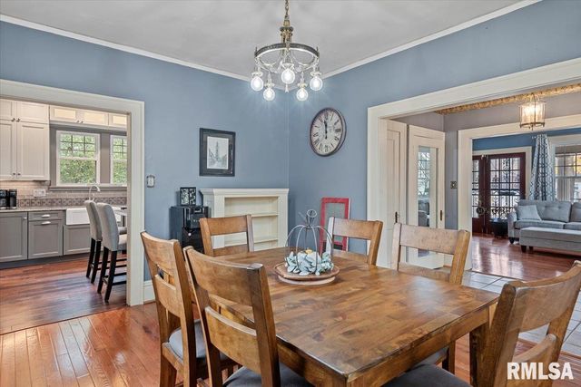 909 S WALNUT Street, Springfield, IL 62704