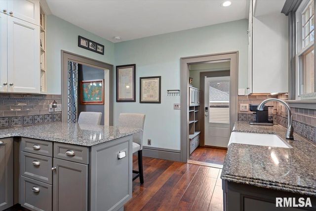 909 S WALNUT Street, Springfield, IL 62704