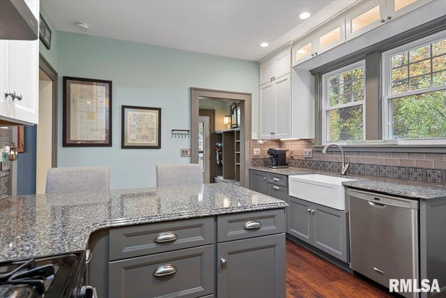 909 S WALNUT Street, Springfield, IL 62704