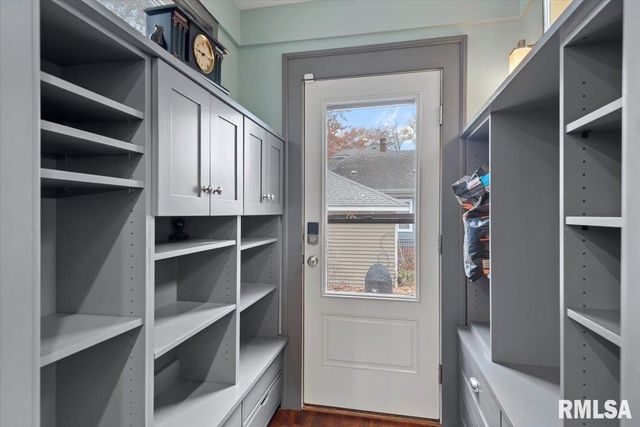 909 S WALNUT Street, Springfield, IL 62704