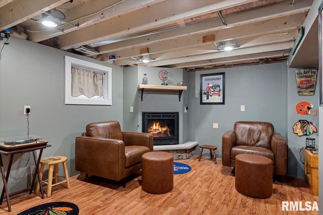 909 S WALNUT Street, Springfield, IL 62704