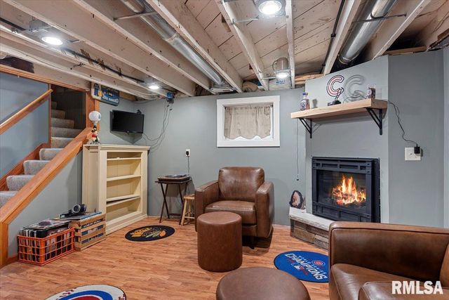 909 S WALNUT Street, Springfield, IL 62704