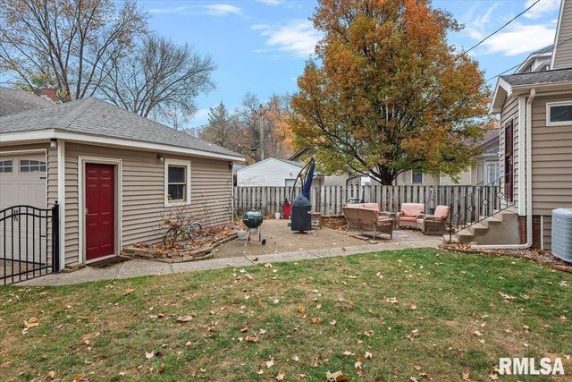 909 S WALNUT Street, Springfield, IL 62704