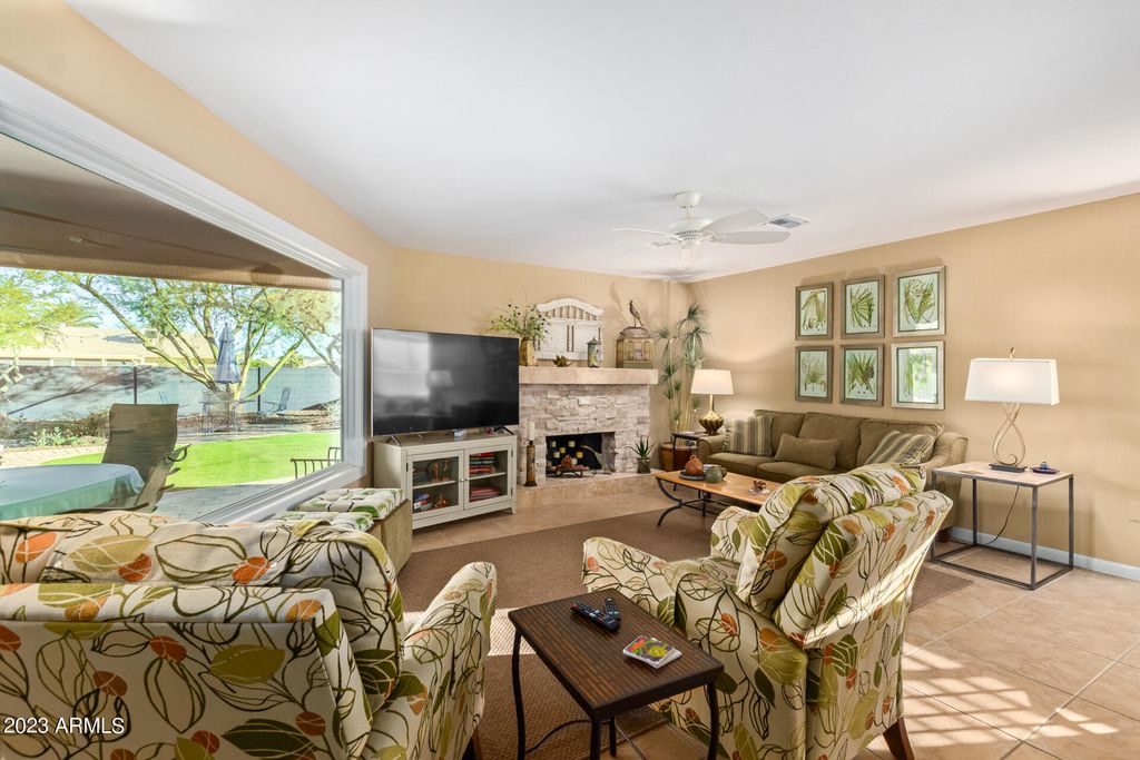 Image 10 of property listing at 17203 N LIME ROCK Drive, Sun City, AZ 85373