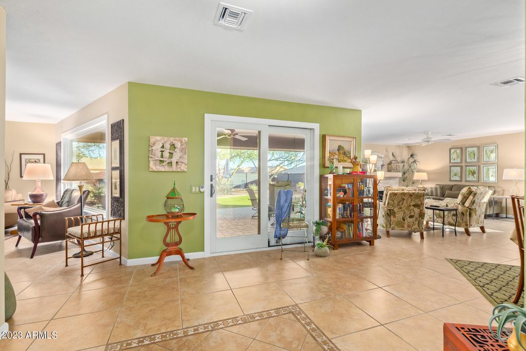 Image 14 of property listing at 17203 N LIME ROCK Drive, Sun City, AZ 85373