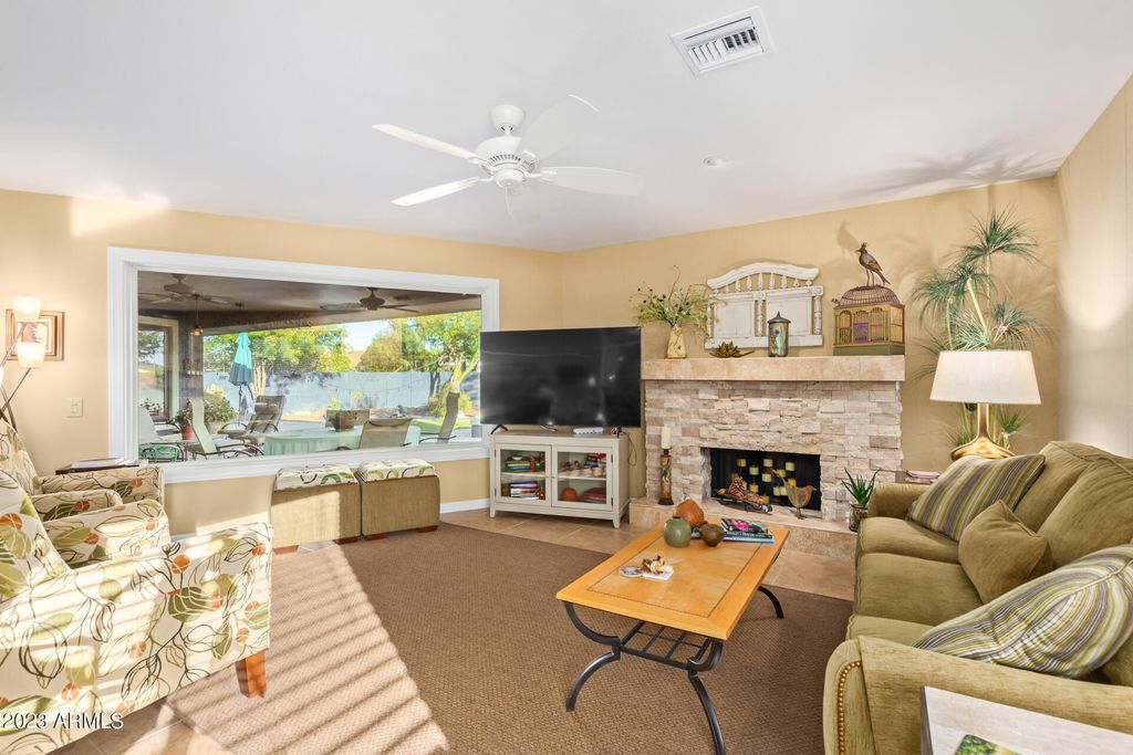 Image 15 of property listing at 17203 N LIME ROCK Drive, Sun City, AZ 85373