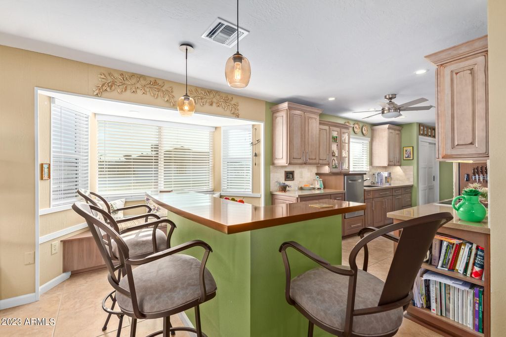 Image 16 of property listing at 17203 N LIME ROCK Drive, Sun City, AZ 85373